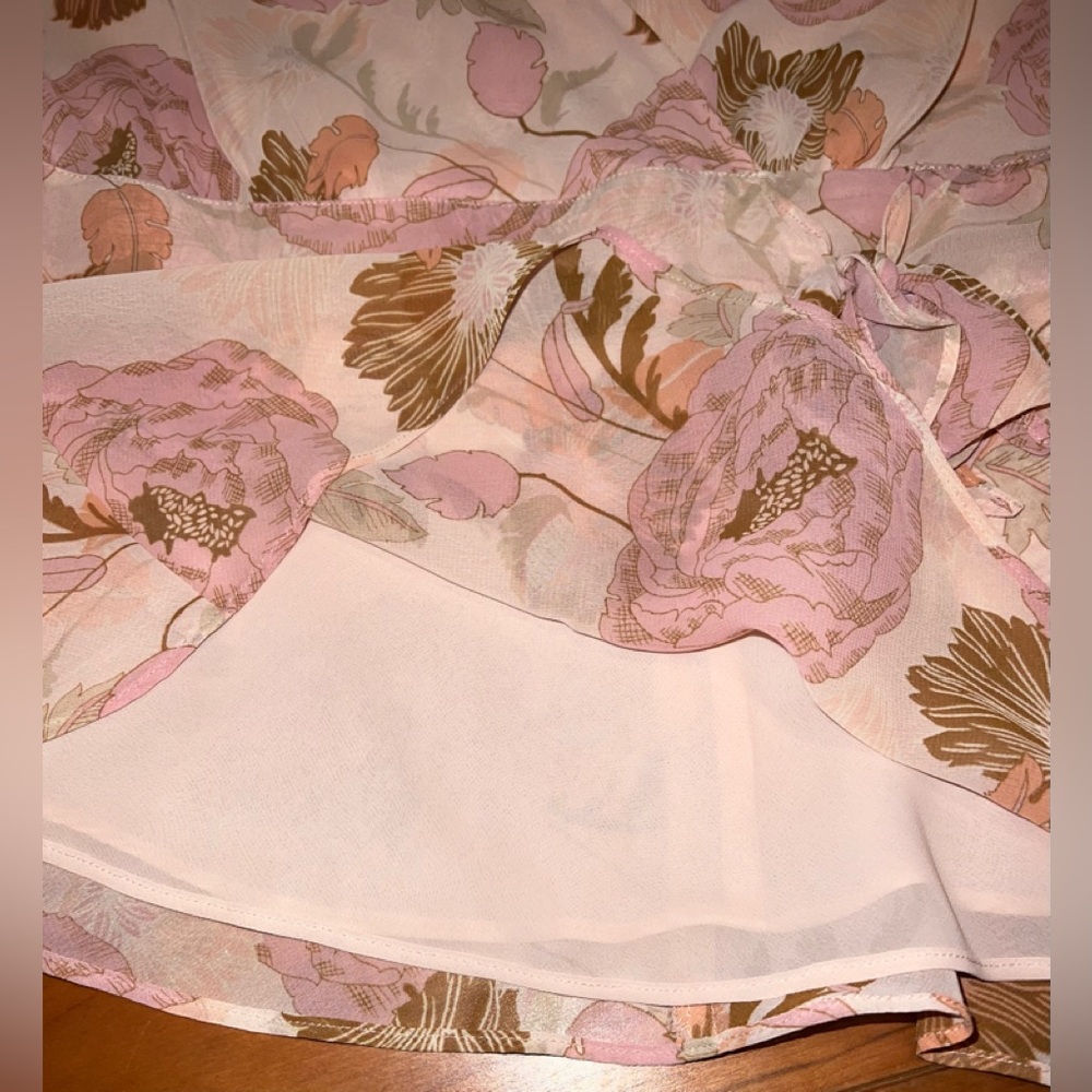 Loft Sheer Top with under shell. - Picture 2 of 3